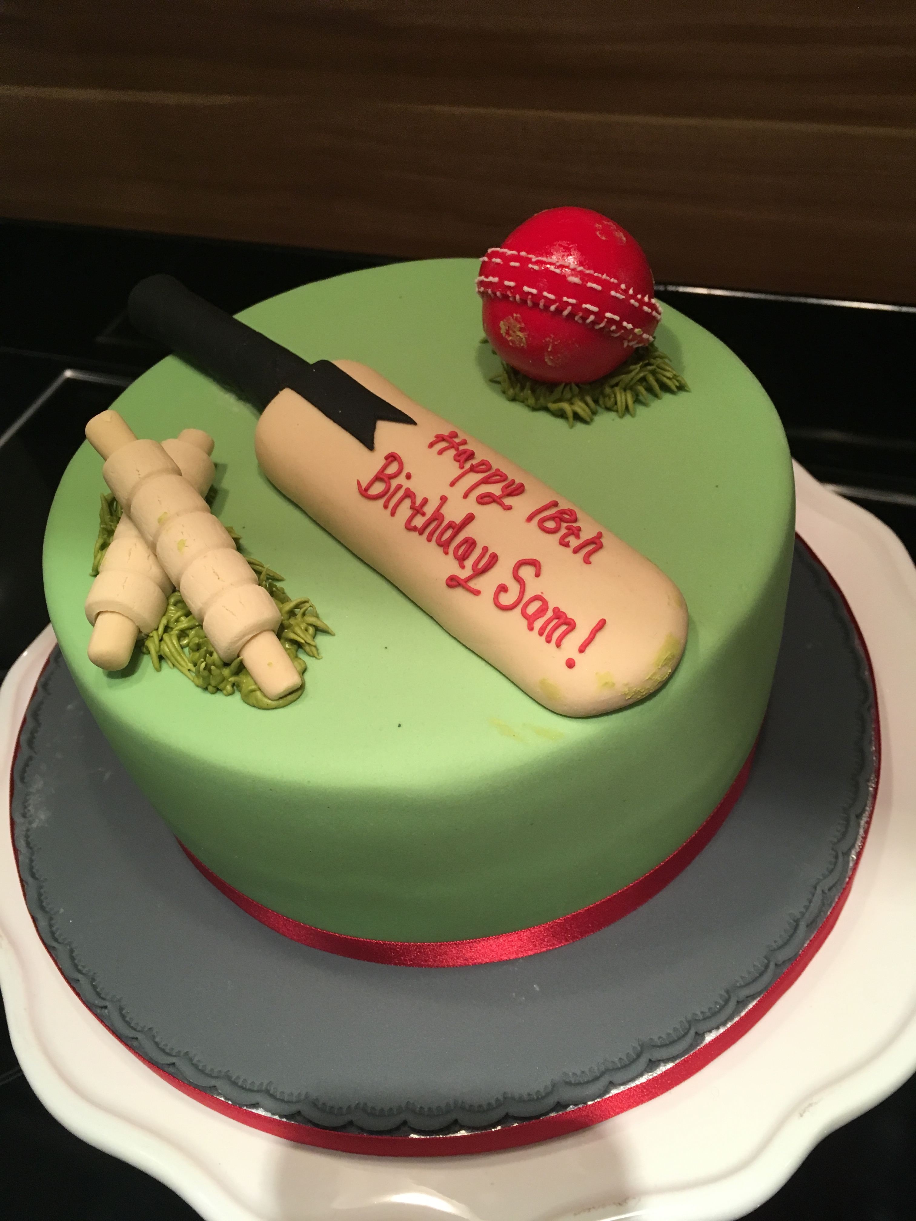 Cricket fan cake